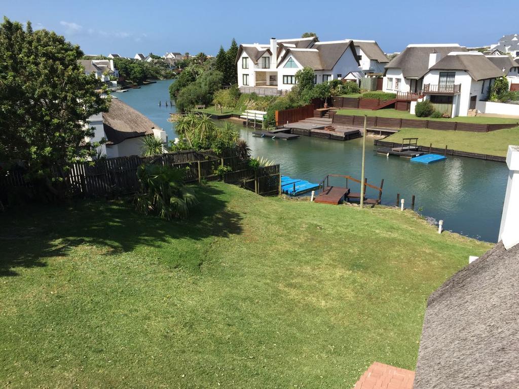 Вилла Thatch House On The Canals Сент-Френсис-Бей Экстерьер фото